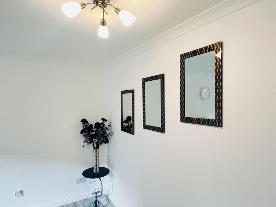 Superb 2 Bedroom Apartment With Free Parking Edimburgo Exterior foto