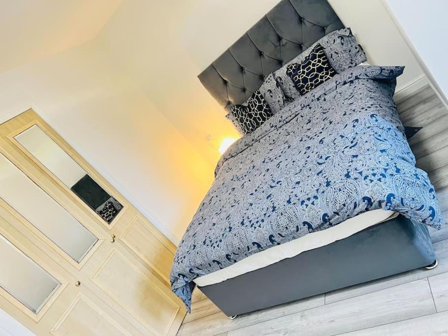 Superb 2 Bedroom Apartment With Free Parking Edimburgo Exterior foto